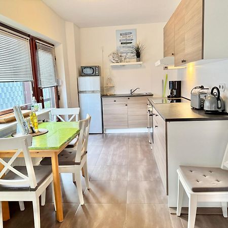 Moderne Ferienwohnung Brazil im EG mit eingezäuntem Garten und Terrasse in Südwestlage! Aurich  Exterior foto