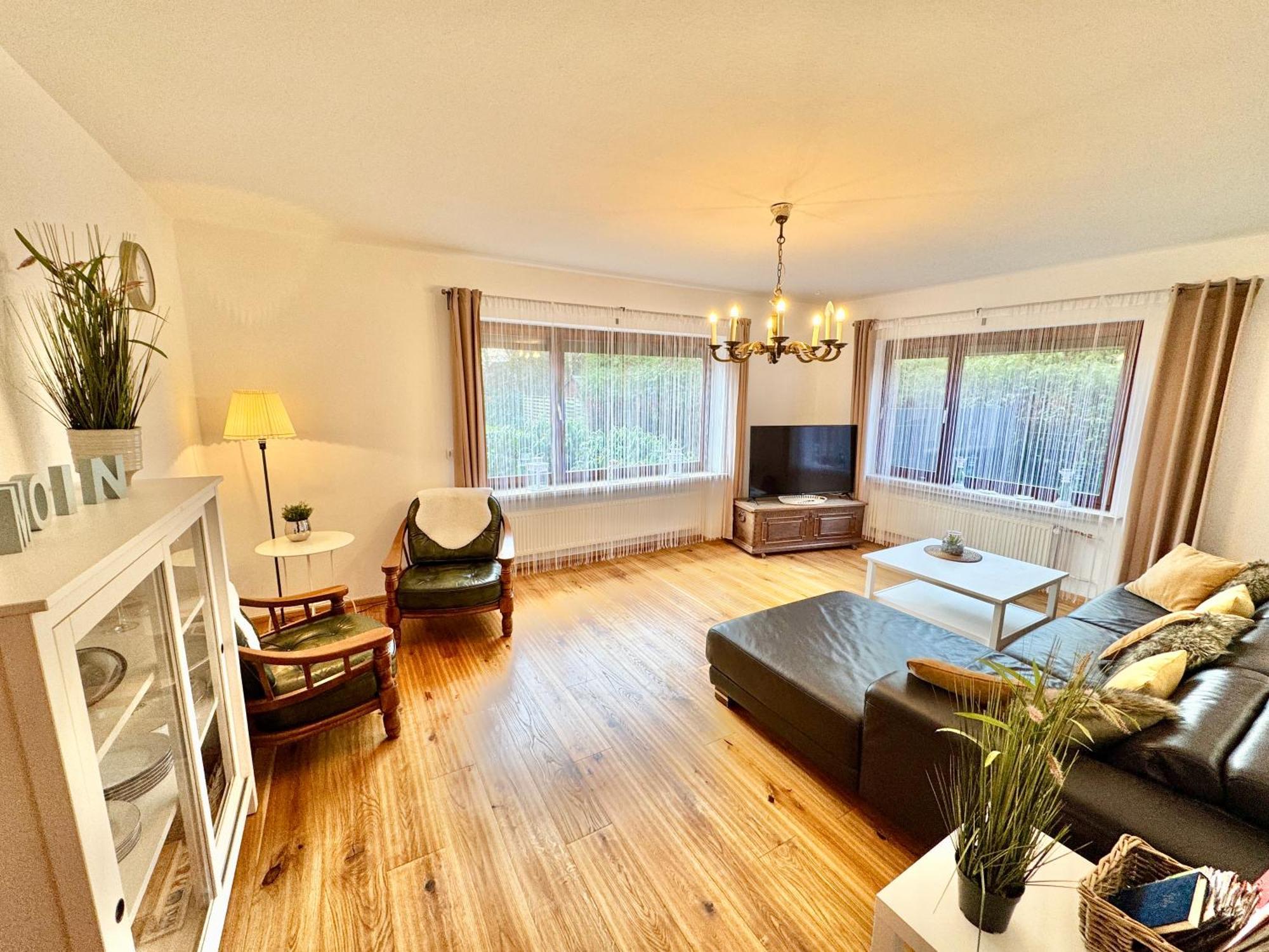 Moderne Ferienwohnung Brazil im EG mit eingezäuntem Garten und Terrasse in Südwestlage! Aurich  Exterior foto