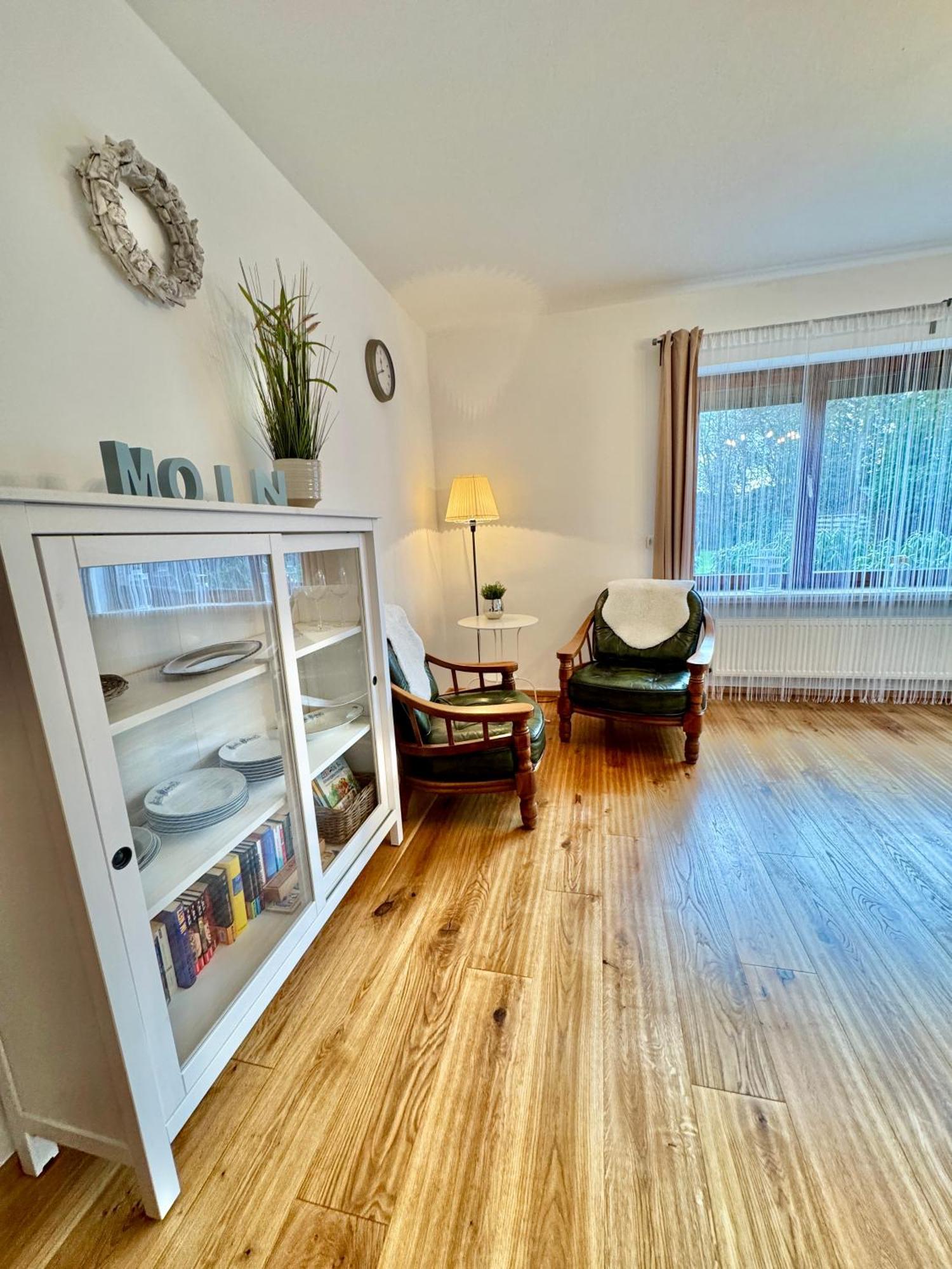 Moderne Ferienwohnung Brazil im EG mit eingezäuntem Garten und Terrasse in Südwestlage! Aurich  Exterior foto